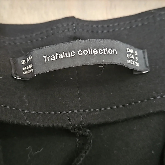 ZARA Black/striped stretch skinny pants. Size small - Picture 9 of 10